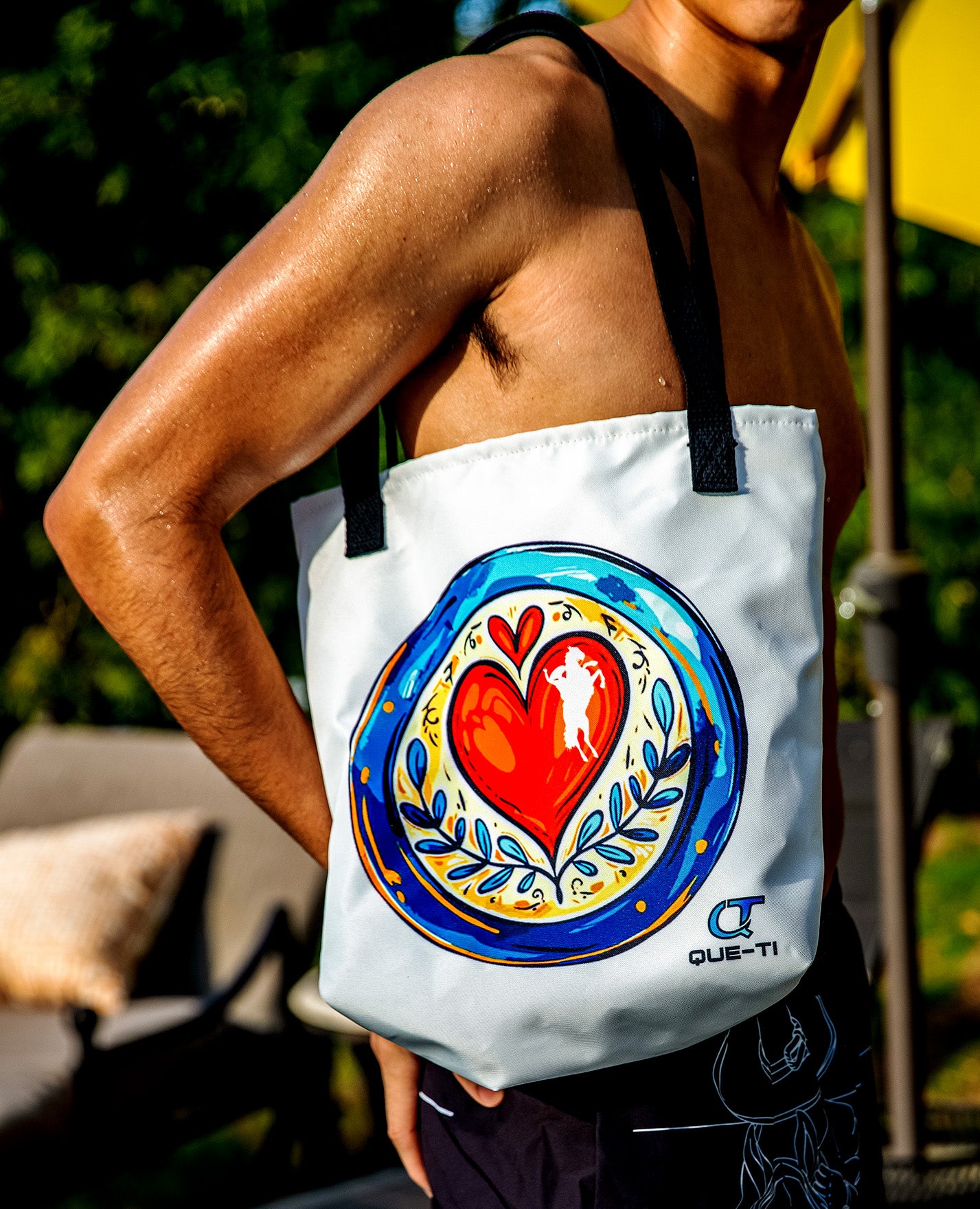 Que-Ti Beach Tote Bag, Big Heart print