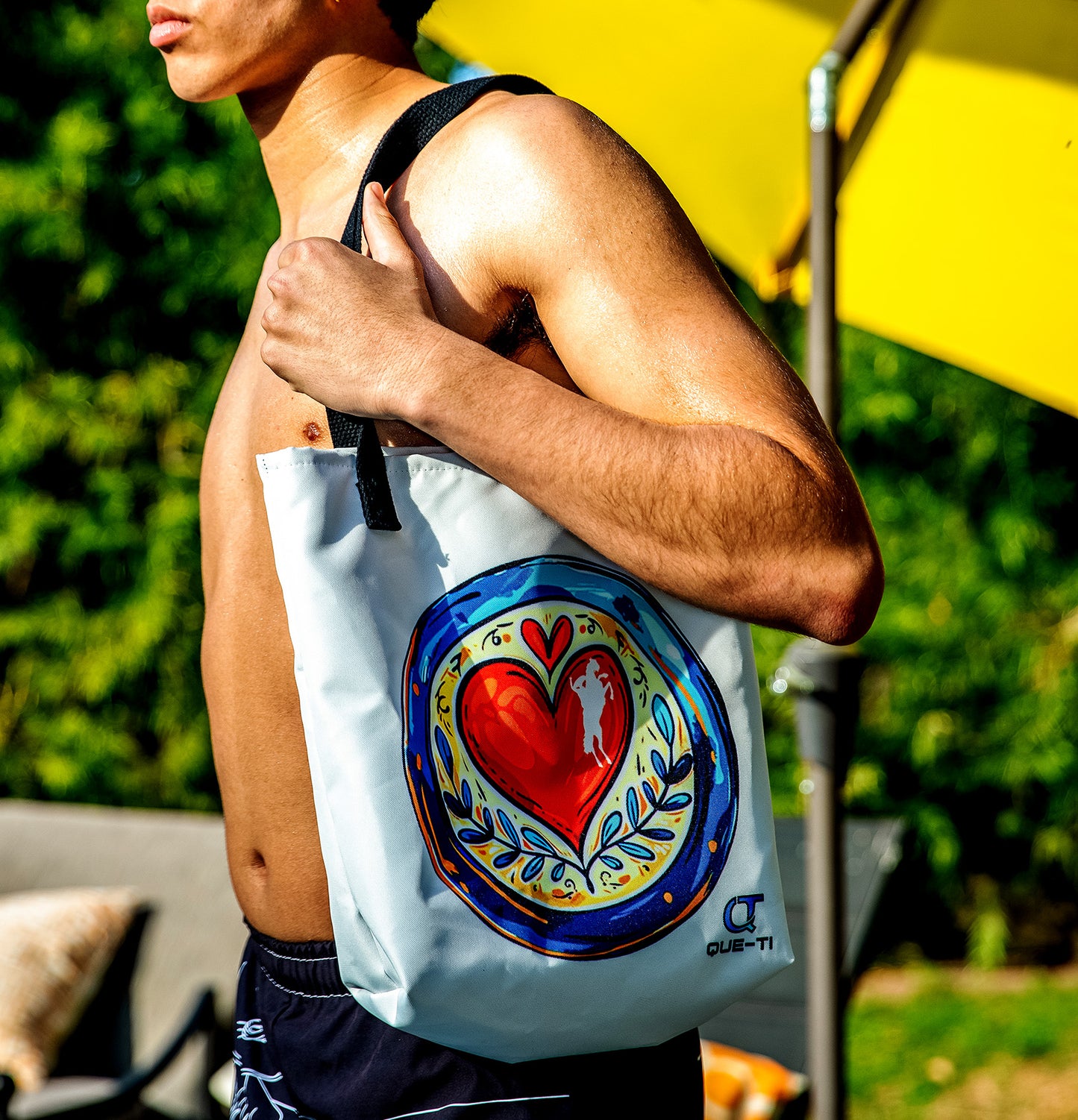 Que-Ti Beach Tote Bag, Big Heart print