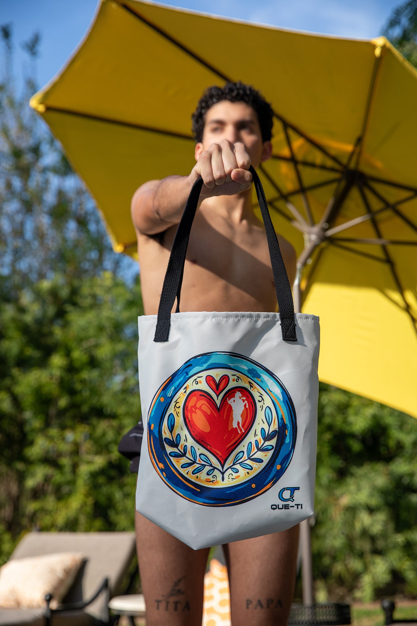 Que-Ti Beach Tote Bag, Big Heart print