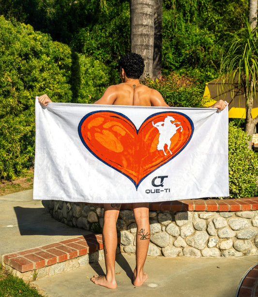 Que-Ti in Beach ready Heart print Towel